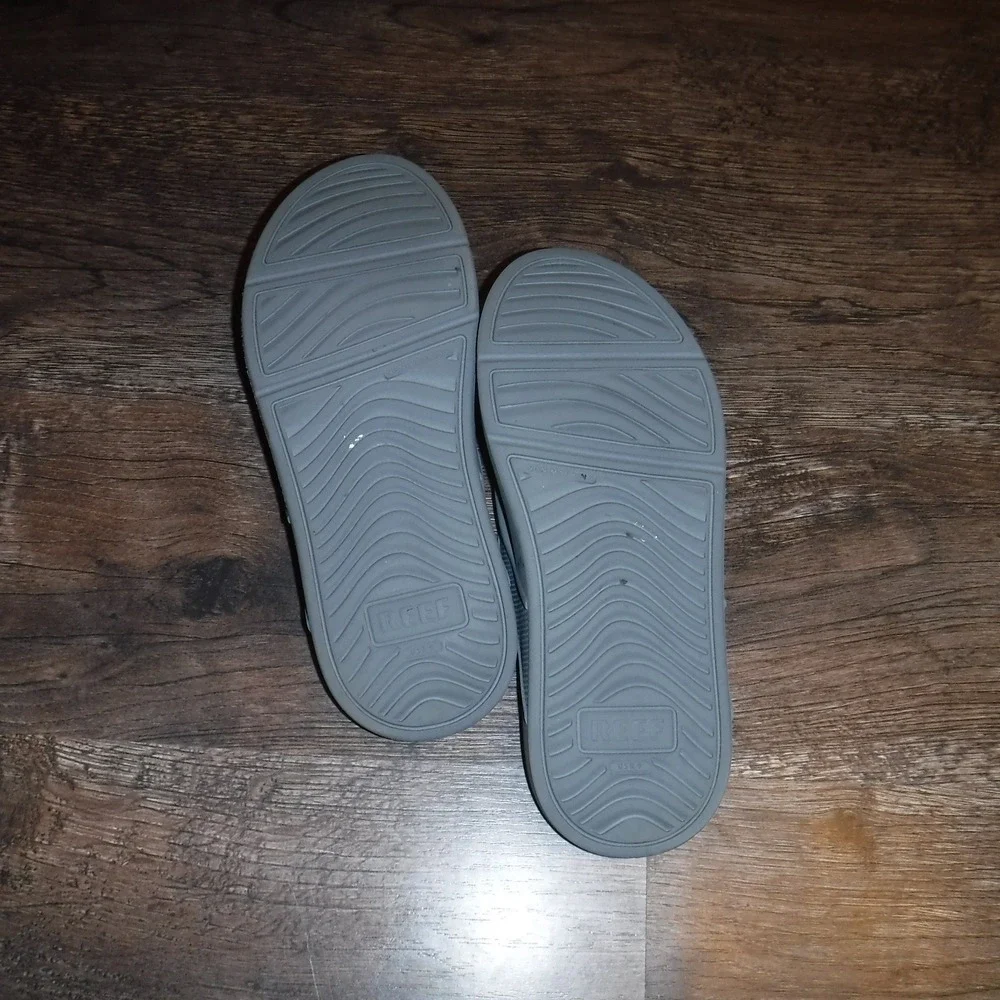 Reef Men's Gray Flip Flops Sandals USA 9‎ Beach Pool Casual Summer Shoes